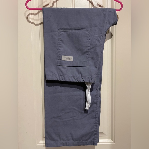 Urbane Scrub Set - Picture 2 of 2